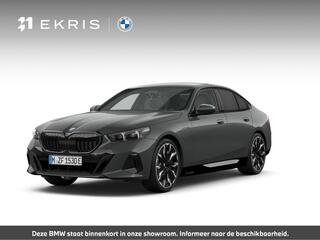 BMW 5-SERIE 550e xDrive M Sportpakket Pro | Innovation Pack | Comfort Pack | Travel Pack | Parking Assistent Professional | Driving Assistent Professional