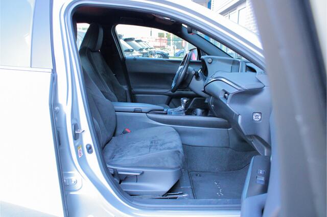 Lexus UX 250h Business Line |parkeersensoren|stoel/stuurverwarming|Apple/Android|ACC|