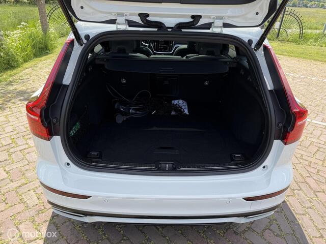 Volvo V60 T8 Recharge AWD R-Design B&W Panorama 19 Trkh 360