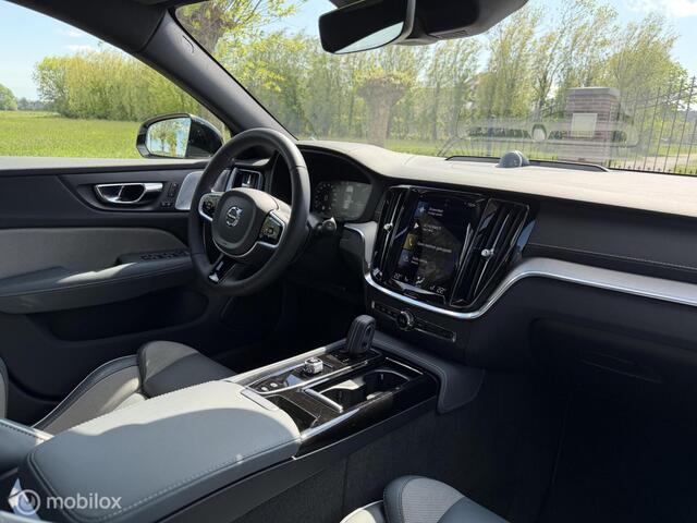 Volvo V60 T8 Recharge AWD R-Design B&W Panorama 19 Trkh 360