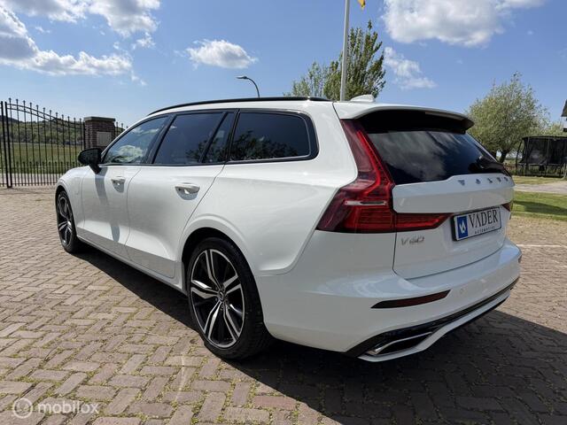 Volvo V60 T8 Recharge AWD R-Design B&W Panorama 19 Trkh 360