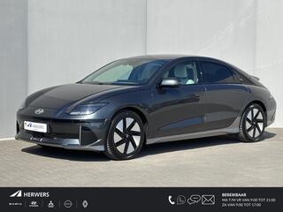 HYUNDAI IONIQ 6 Connect 77.4 kWh / SOH 100% /Lederen bekleding / Fabrieksgarantie tot 11-2028 / CCS snellader / Elektrisch verstelbare stoel  / Stuur-, Stoel & Achterbankverwarming / warmtepomp / Trekgewicht 1500 kg / Keyless Entry/Start /