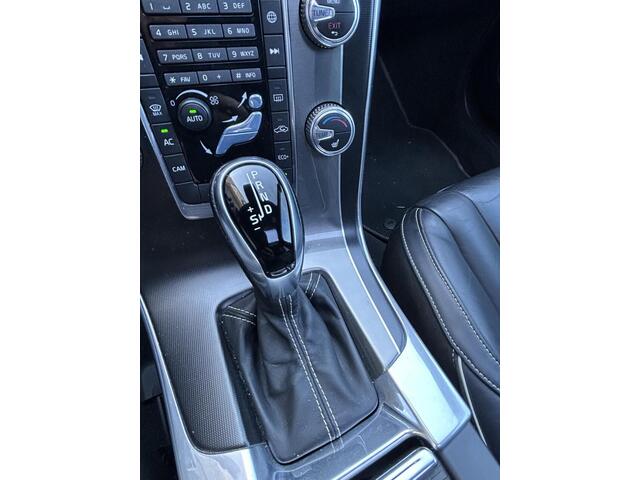 Volvo V60 2.0 D4 191pk AUTOM. R-Design EXPORT/ HANDEL I OPENDAK I LEER