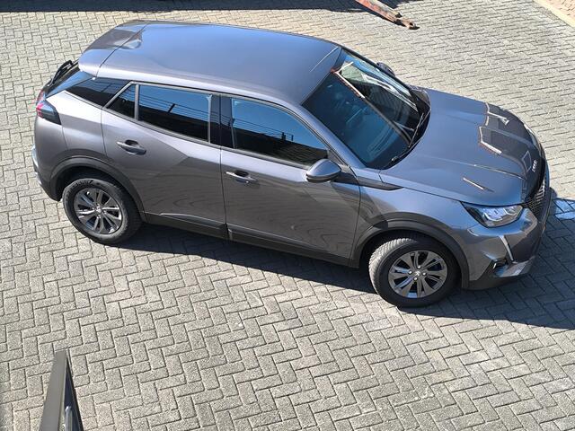 Peugeot 2008 1.2 PureTech Blue Lease Active 130PK incl motor update tegen olie verbruik, carplay, climate en cruise control, camera.
