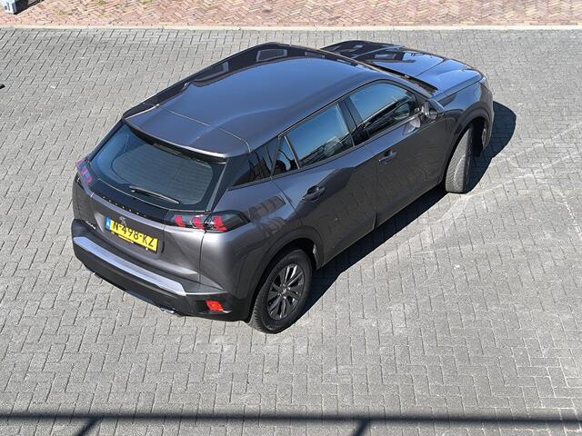 Peugeot 2008 1.2 PureTech Blue Lease Active 130PK incl motor update tegen olie verbruik, carplay, climate en cruise control, camera.