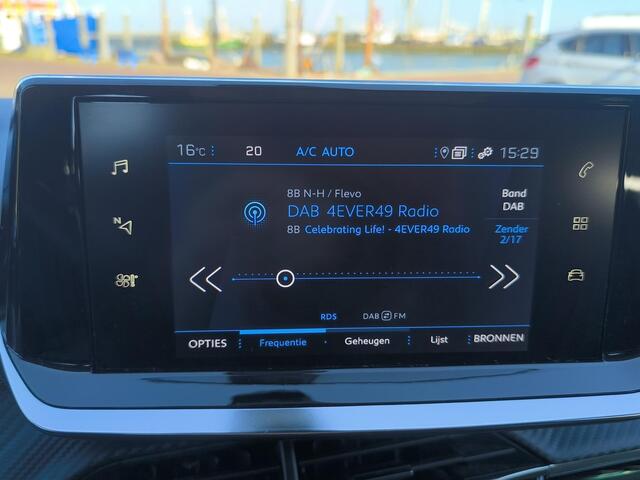 Peugeot 2008 1.2 PureTech Blue Lease Active 130PK incl motor update tegen olie verbruik, carplay, climate en cruise control, camera.