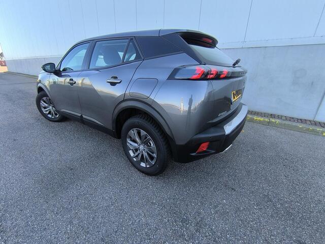 Peugeot 2008 1.2 PureTech Blue Lease Active 130PK incl motor update tegen olie verbruik, carplay, climate en cruise control, camera.