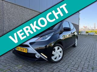 TOYOTA AYGO 1.0 VVT-i x-play/Dealer OH/CAMERA/AIRCO/NL AUTO