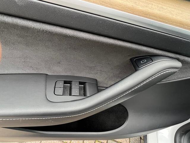 Tesla Model Y Long Range AWD 75 kWh|Warmtepomp|ACC|360Cam|