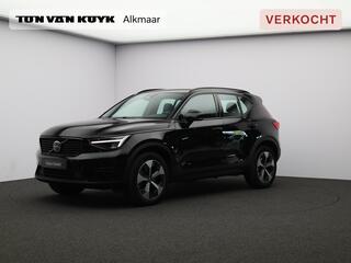 VOLVO XC40 2.0 B4 Plus Dark / Trekhaak / Elektr. bed. stoelen / Harman Kardon / Stoel+stuur+achterbankverwarming