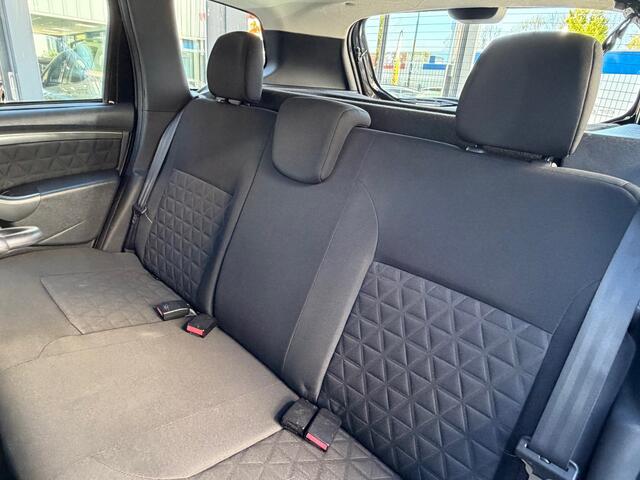 Dacia Duster 1.2 TCe 4x2 Laur�ate - Noir Nacre - Cruise/Trekhaak/Airco