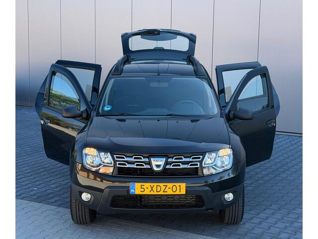 Dacia Duster 1.2 TCe 4x2 Laur�ate - Noir Nacre - Cruise/Trekhaak/Airco
