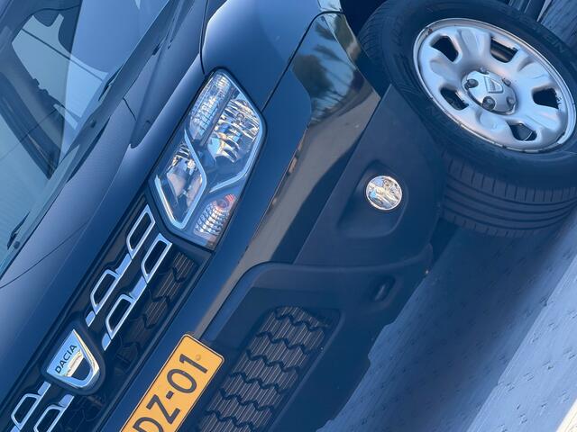 Dacia Duster 1.2 TCe 4x2 Laur�ate - Noir Nacre - Cruise/Trekhaak/Airco