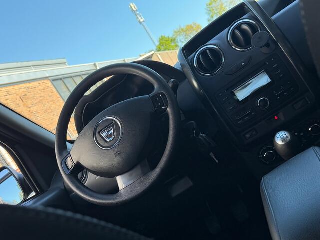 Dacia Duster 1.2 TCe 4x2 Laur�ate - Noir Nacre - Cruise/Trekhaak/Airco