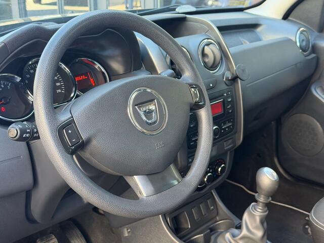 Dacia Duster 1.2 TCe 4x2 Laur�ate - Noir Nacre - Cruise/Trekhaak/Airco