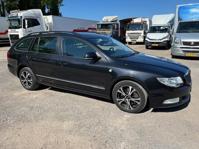 Skoda Superb Combi 1.6 TDI 10-2012 e Apk 06-2027 trekhaak keurige auto