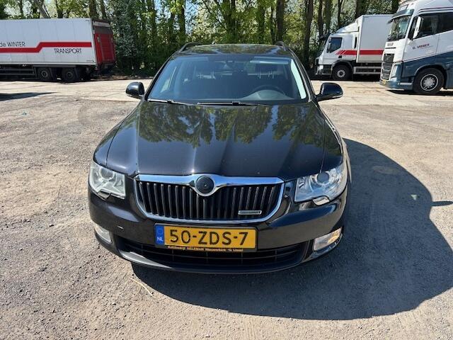 Skoda Superb Combi 1.6 TDI 10-2012 e Apk 06-2027 trekhaak keurige auto