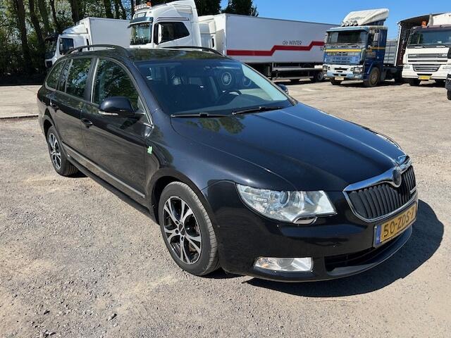 Skoda Superb Combi 1.6 TDI 10-2012 e Apk 06-2027 trekhaak keurige auto