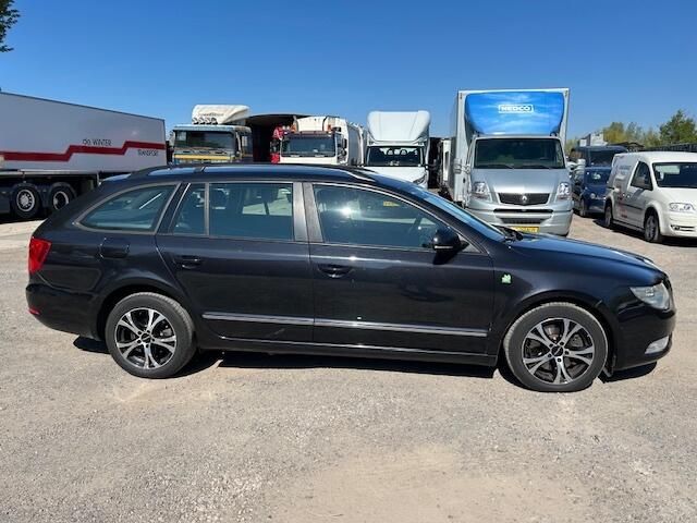 Skoda Superb Combi 1.6 TDI 10-2012 e Apk 06-2027 trekhaak keurige auto