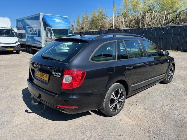 Skoda Superb Combi 1.6 TDI 10-2012 e Apk 06-2027 trekhaak keurige auto