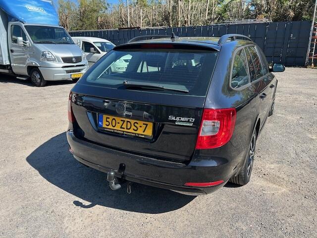 Skoda Superb Combi 1.6 TDI 10-2012 e Apk 06-2027 trekhaak keurige auto