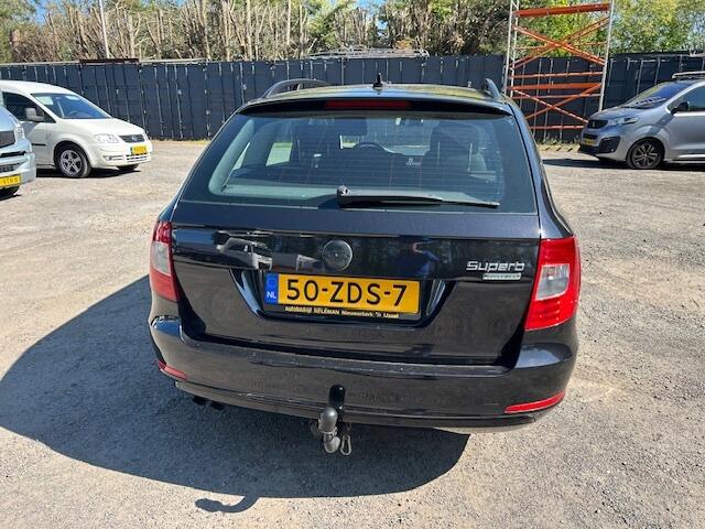 Skoda Superb Combi 1.6 TDI 10-2012 e Apk 06-2027 trekhaak keurige auto