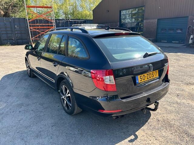 Skoda Superb Combi 1.6 TDI 10-2012 e Apk 06-2027 trekhaak keurige auto