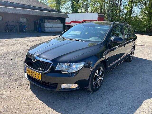 Skoda Superb Combi 1.6 TDI 10-2012 e Apk 06-2027 trekhaak keurige auto