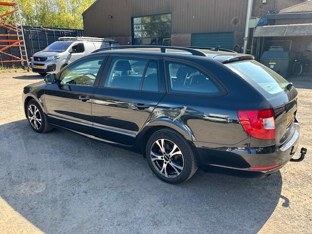 Skoda Superb Combi 1.6 TDI 10-2012 e Apk 06-2027 trekhaak keurige auto