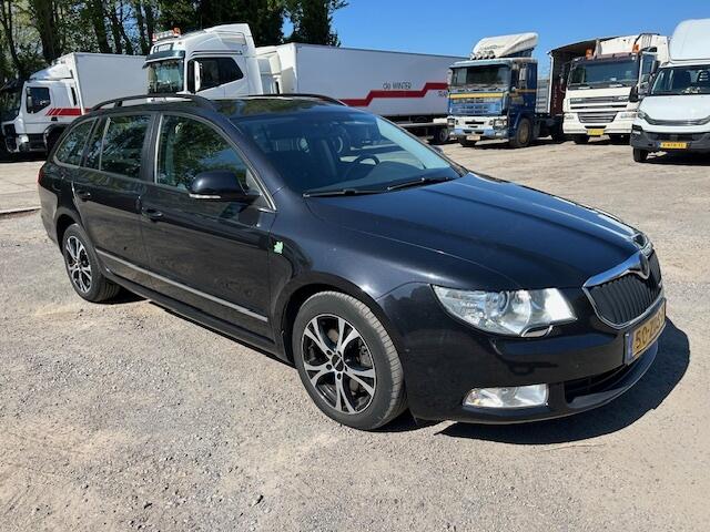 Skoda Superb Combi 1.6 TDI 10-2012 e Apk 06-2027 trekhaak keurige auto
