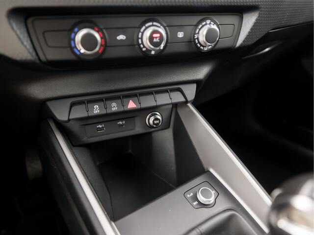 Audi A1 Sportback 25 TFSI Sport APPLE CARPLAY, GROOT NAVI, LANE ASSIST, SPORTSTOELEN, CRUISE, GETINT GLAS, STAAT