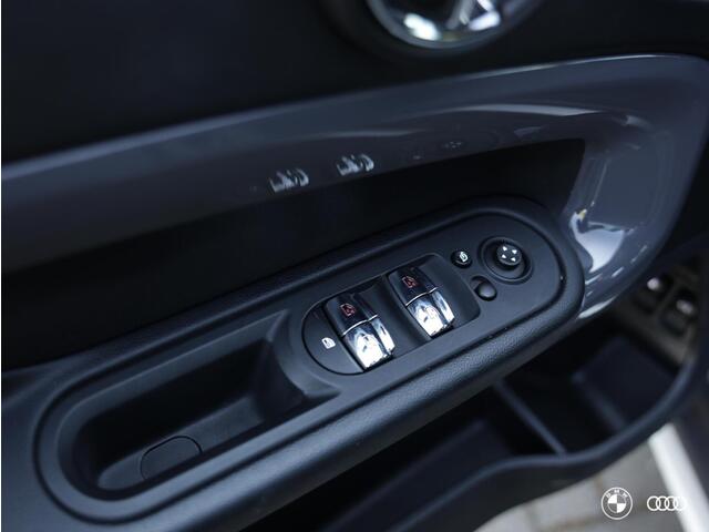 Mini Countryman 1.5 Cooper SE ALL4 / PANODAK / AMBIENTE / CARPLAY / 18