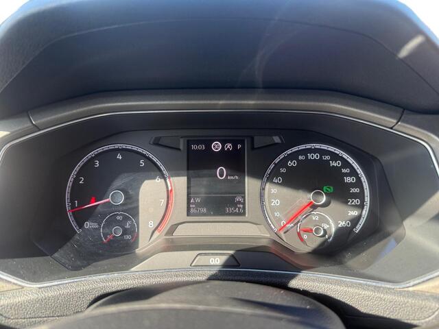 Volkswagen T-ROC 1.5 TSI Sport | Automaat | Apple Carplay/Android Auto | Trekhaak | Navigatie | Climate Control | Cruise Control | DAB | Goed Onderhouden