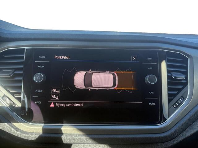 Volkswagen T-ROC 1.5 TSI Sport | Automaat | Apple Carplay/Android Auto | Trekhaak | Navigatie | Climate Control | Cruise Control | DAB | Goed Onderhouden