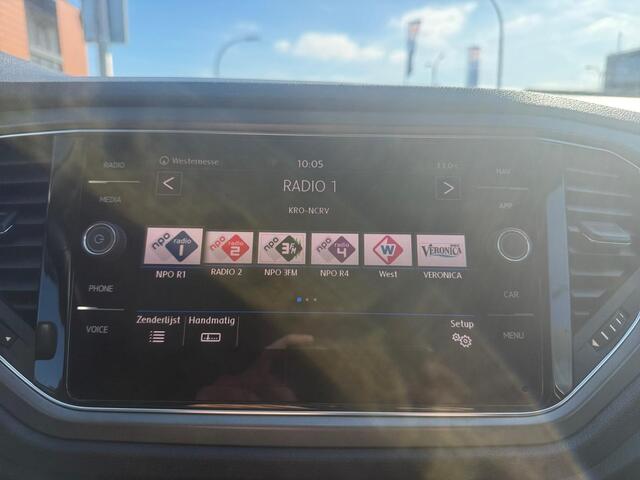 Volkswagen T-ROC 1.5 TSI Sport | Automaat | Apple Carplay/Android Auto | Trekhaak | Navigatie | Climate Control | Cruise Control | DAB | Goed Onderhouden