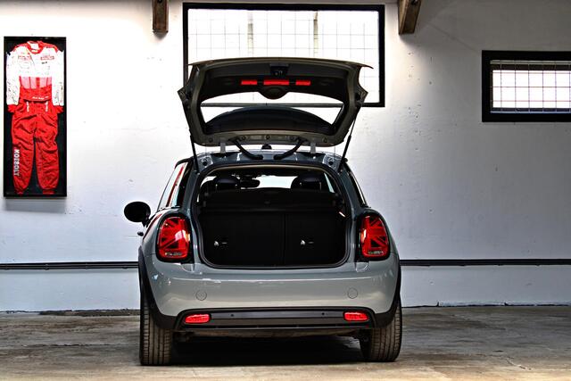 Mini Electric Classic 33 kWh | Apple Carplay | Parkeersensoren achter | NL auto | 1e eigenaar | BTW |