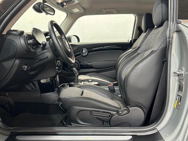 Mini Electric Classic 33 kWh | Apple Carplay | Parkeersensoren achter | NL auto | 1e eigenaar | BTW |