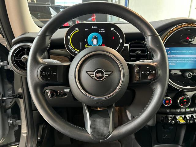 Mini Electric Classic 33 kWh | Apple Carplay | Parkeersensoren achter | NL auto | 1e eigenaar | BTW |