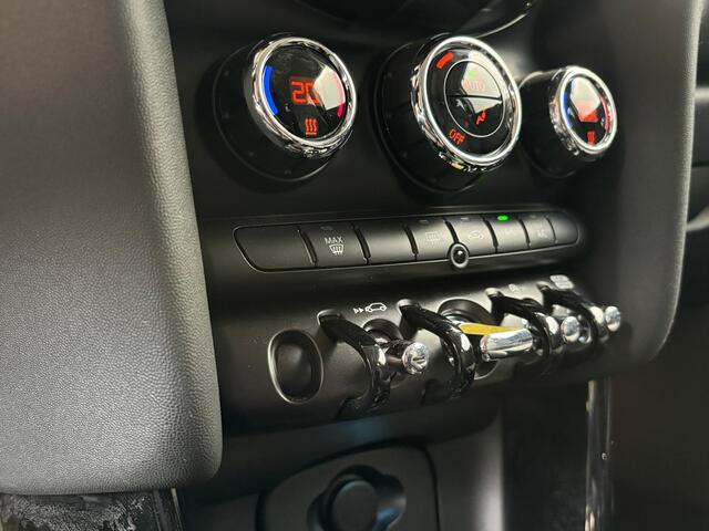 Mini Electric Classic 33 kWh | Apple Carplay | Parkeersensoren achter | NL auto | 1e eigenaar | BTW |