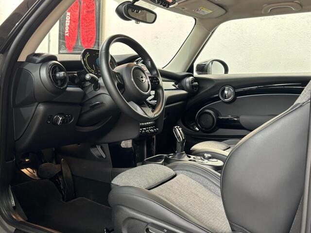 Mini Electric Classic 33 kWh | Apple Carplay | Parkeersensoren achter | NL auto | 1e eigenaar | BTW |