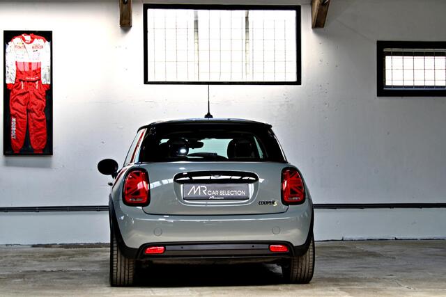 Mini Electric Classic 33 kWh | Apple Carplay | Parkeersensoren achter | NL auto | 1e eigenaar | BTW |