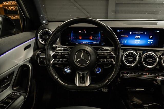 Mercedes-Benz A-Klasse AMG 35 4MATIC Burmester | Pano | 1e eigenaar