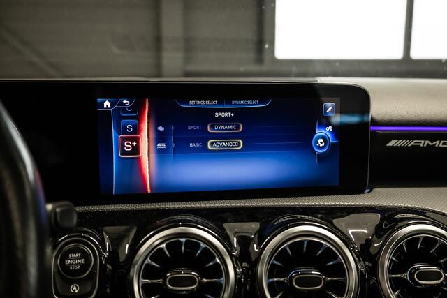 Mercedes-Benz A-Klasse AMG 35 4MATIC Burmester | Pano | 1e eigenaar