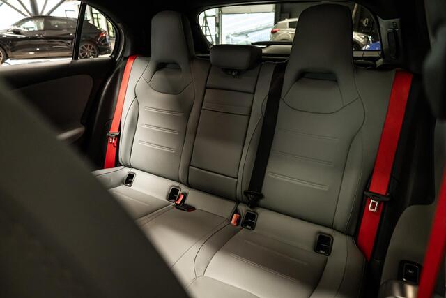 Mercedes-Benz A-Klasse AMG 35 4MATIC Burmester | Pano | 1e eigenaar