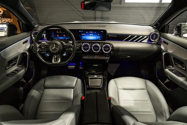 Mercedes-Benz A-Klasse AMG 35 4MATIC Burmester | Pano | 1e eigenaar