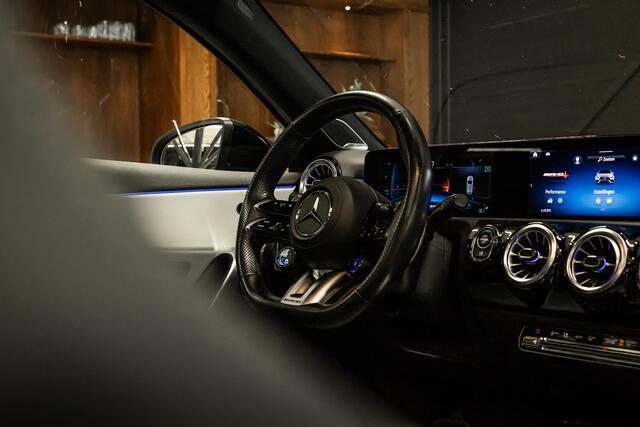 Mercedes-Benz A-Klasse AMG 35 4MATIC Burmester | Pano | 1e eigenaar