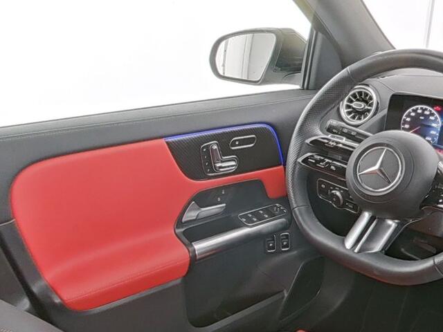 Mercedes-Benz GLA-Klasse 250 e AMG Plug-In Hybride | Pepper Red Leder | Distronic  |Memory | 360 gr Camera | Head up Displ. | Stuur En stoelverwarming | Inclusief 2
