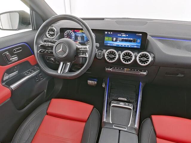 Mercedes-Benz GLA-Klasse 250 e AMG Plug-In Hybride | Pepper Red Leder | Distronic  |Memory | 360 gr Camera | Head up Displ. | Stuur En stoelverwarming | Inclusief 2