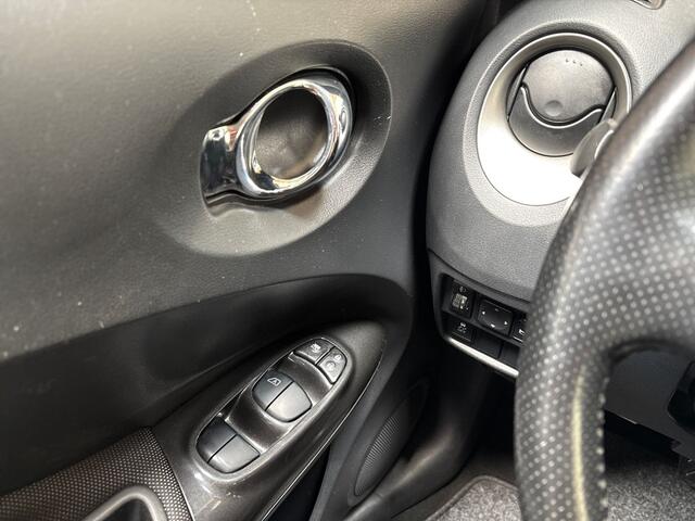 Nissan Juke 1.6 Sport Black&White Automaat NAVIGATIE, CLIMATE, CAMERA, SPORTSTOELEN, GETINT GLAS, CRUISE, STAAT