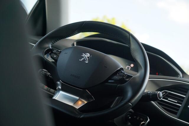 Peugeot 308 1.2 PureTech Blue Lease | Platinum Grey Metallic | AppleCarplay/Cruise/LED/Navi/Trekhaak - staat